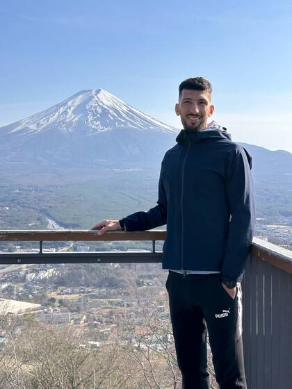 Stefano Brundo, jugador Sri Pahang, Malasia.
Monte Fujiyama, Japón