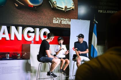 Stefano en su primera charla sobre autos conceptuales en el Museo del Automovilismo Juan Manuel Fangio de Balcarce