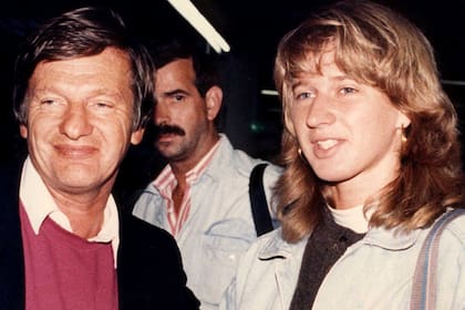 Steffi Graf junto con su padre, Peter, que actuó como manager de su hija y fue condenado por evadir impuestos