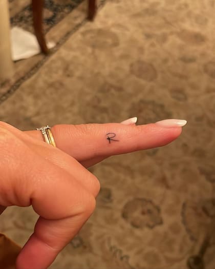 Stefi Roitman se tatuó la inicial de su marido