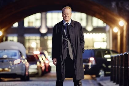 Stellan Skarsgard como el detective John River