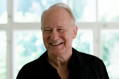 Stellan Skarsgård encarna al directo Gustav Borg en el film Valor sentimental