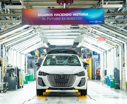 Stellantis comenzó a fabricar los Peugeot 208 y 2008 híbridos en la Argentina