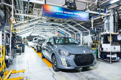 Stellantis fabrica los Peugeot 208 y 2008 en la Argentina (también en sus versiones híbridas para exportación)