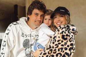 Stephanie Demner junto a Guido Pella y la hija de ambos