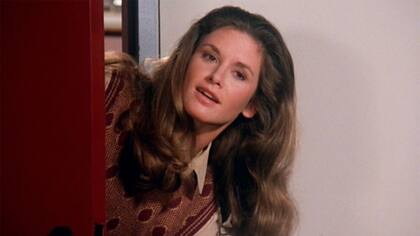 Stephanie Zimbalist, como la detective privada Laura Holt