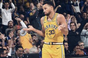 Curry, un asesino suelto en Oakland: 51 puntos en 32 minutos y 11 triples