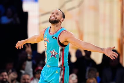 Stephen Curry fue uno de los elegidos para el próximo torneo de estrellas el 15 de febrero