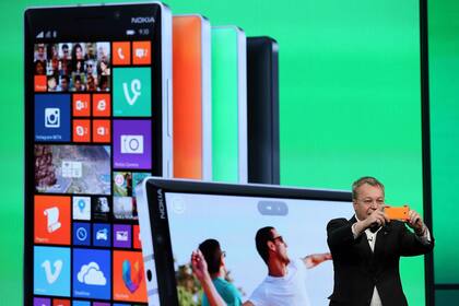 Stephen Elop, director de la división de móviles de Microsoft, durante el anuncio de Windows Phone 8.1 en la conferencia de desarrolladores Build
