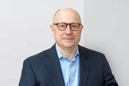 Stephen Girsky planea un cierre gradual de la compañía