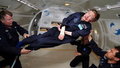 Stephen Hawking experimentando la gravedad cero