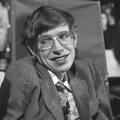 Stephen Hawking: “Por difícil que sea la vida, siempre hay algo que puedes hacer y en lo que puedes triunfar”