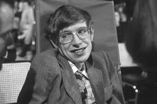 Stephen Hawking: “Por difícil que sea la vida, siempre hay algo que puedes hacer y en lo que puedes triunfar”