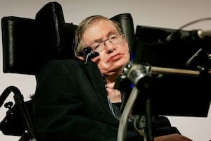Stephen Hawking: “Incluso los que afirman que todo está predestinado, miran a ambos lados antes de cruzar la calle”