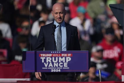 Stephen Miller fue estrecho colaborador de Donald Trump durante su campaña presidencial del 2024)