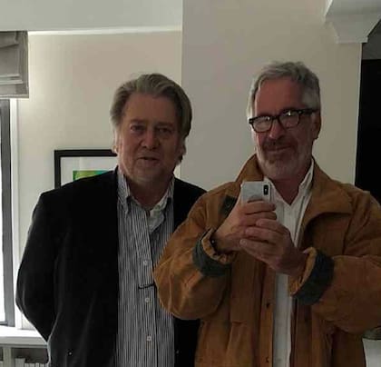 Steve Bannon y Epstein compartieron un vínculo que parece sobrepasar los límites profesionales