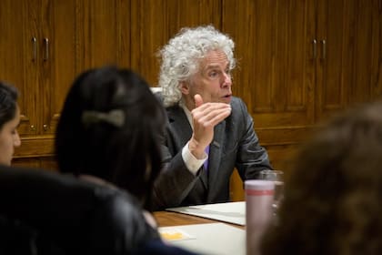 Steven Pinker, durante una clase