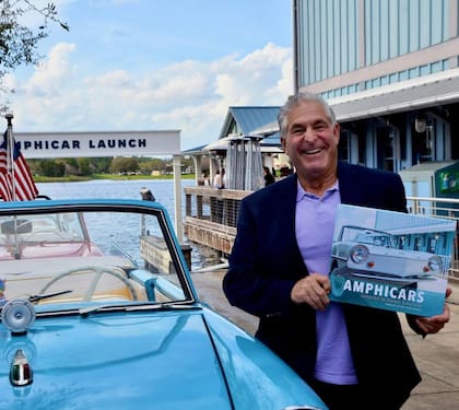Steven Schussler transformó su casa en un prototipo de selva luego que la idea de su restaurante no fuera aceptada por los inversores