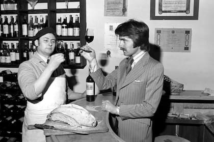 Steven Spurrier en su vinoteca parisina