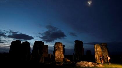 Stonehenge, los bloques de piedra de más de 5000 años de antigüedad a 130 kilómetros de Londres, que reciben un millón de visitantes por año