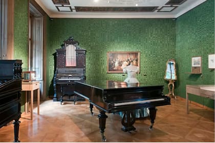 Impactante. En la sala principal se luce el piano que la casa Bösendorfer le regaló en 1896