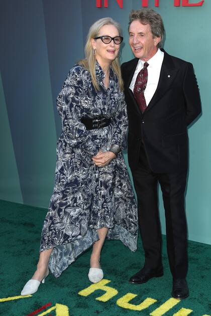 Streep y Short, en junio del año pasado, en Los Ángeles, en la première de Only Murders in the Building, la serie en la que trabajan juntos. La actriz y el comediante se habían conocido en 2015 cuando ella fue a verlo en la obra It´s Only a Play, en Broadway.