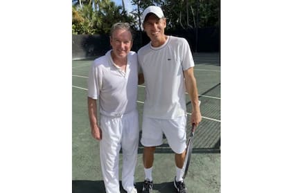Martín Stringari, hace unos meses, en Boca Ratón donde está radicado, junto con una leyenda del tenis como Jimmy Connors.