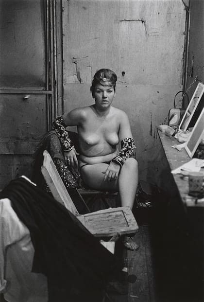 Stripper retratada en su camerino en Atlantic City, Nueva Jersey, en 1961