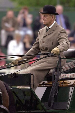 Su abuelo, el príncipe Felipe, compitiendo en el Royal Windsor Horse Show del 2000.