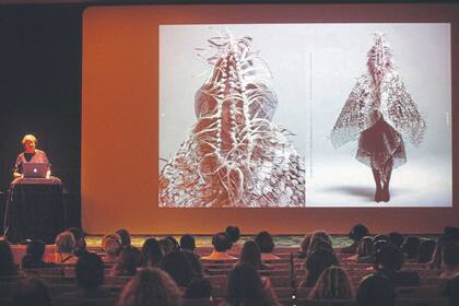 Su análisis y pronósticos siempre interpelan