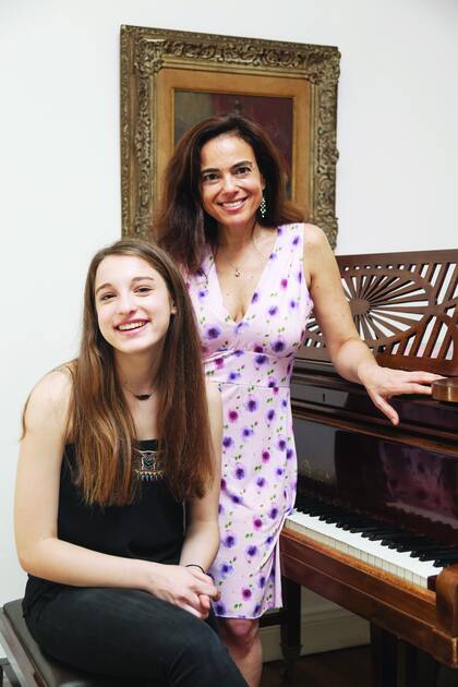 Su base es la casona de Bruselas, en la calle Bosquet. Pero viajan por todo el mundo y suelen visitar Buenos Aires