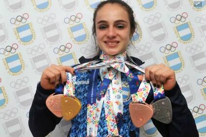 Su colección de medallas en mayo de 2018, en Bolivia