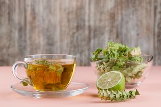 Cinco beneficios de la infusión de manzanilla para la salud del hígado