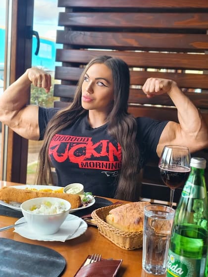 Su dieta diaria puede alcanzar hasta las 6000 calorías (Foto: Instagram @nataliya.amazonka)