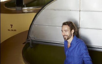 Su entusiasmo por la producción vitivinícola nació en su casa, con su abuelo el marqués Mario Incisa della Rocchetta, que fabricaba en su finca Tenuta San Guido, un vino de la casa para consumo familiar llamado Sassicaia