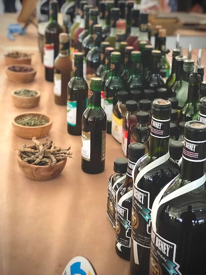 Su estrategia comercial no apunta al consumo masivo de supermercados, sino que prefiere que sus productos estén en ferias y exposiciones, donde se da el intercambio con el cliente