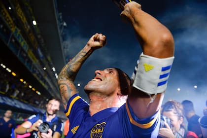 Su festejo la noche de la consagración de Boca en la Superliga: Tevez vive un gran momento en el club