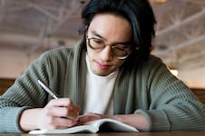 Joseph Nguyen: la tiranía de los pensamientos y cómo aprender a cuestionarla