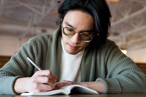 Joseph Nguyen: la tiranía de los pensamientos y cómo aprender a cuestionarla