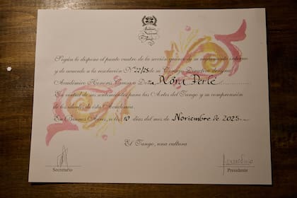 Su galardón más reciente, el Honoris Causa que le entregó la Academia Nacional del Tango