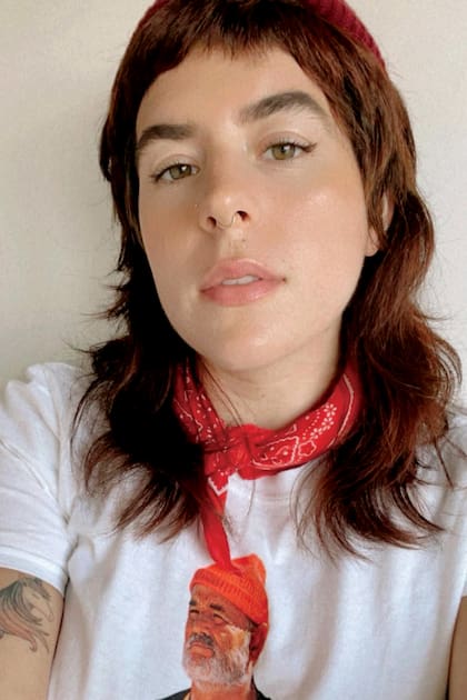 Su hermana Isabella estudió artes plásticas y vive en Londres.