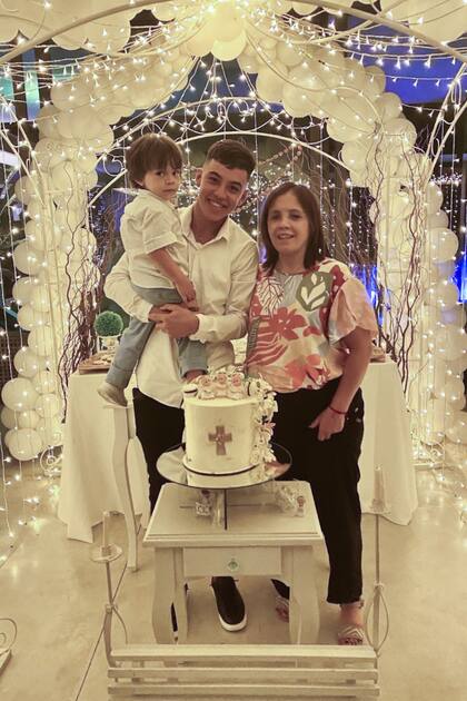 Su hermano Matías fue elegido como padrino y Marcela Acosta, la médica esteticista de Geraldine, la madrina.