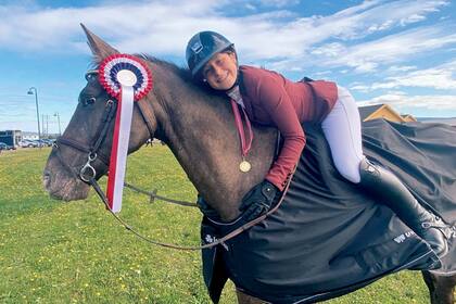 Su hija Emma heredó su pasión por los caballos.