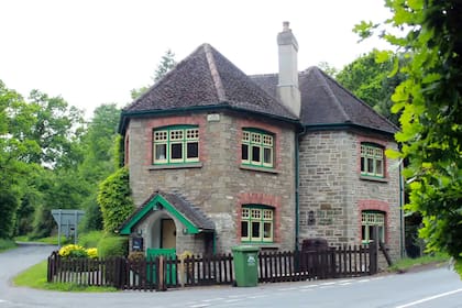 Su hogar está repleto de sus creaciones en cerámica, donde se puede recorrer y conocer sus diseños.