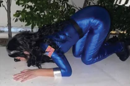 Su imitadora
repite el gesto en los festejos de Halloween