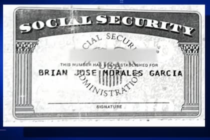 Su jefe intentó intervenir y ofreció mostrar documentos, pero los agentes se negaron