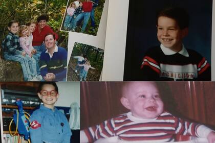 Su madre adoptiva compiló para él un libro con imágenes y recortes de periódicos que narraban su historia (YouTube)