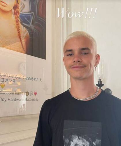 Su madre, Victoria Beckham subió en sus stories de Instagram una fotografía del cambio de look del joven