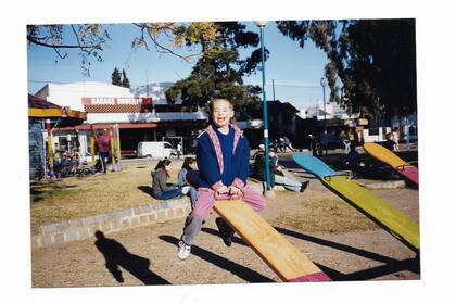 Su mamá, Patricia Engel, destaca sus logros: “Siente devoción por la magia inclusiva y lo descubrió solo"