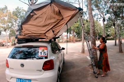 Su Min empezó publicando actualizaciones con videos de su viaje a medida que avanzaba, y en octubre uno de ellos se volvió viral en Douyin, el TikTok chino